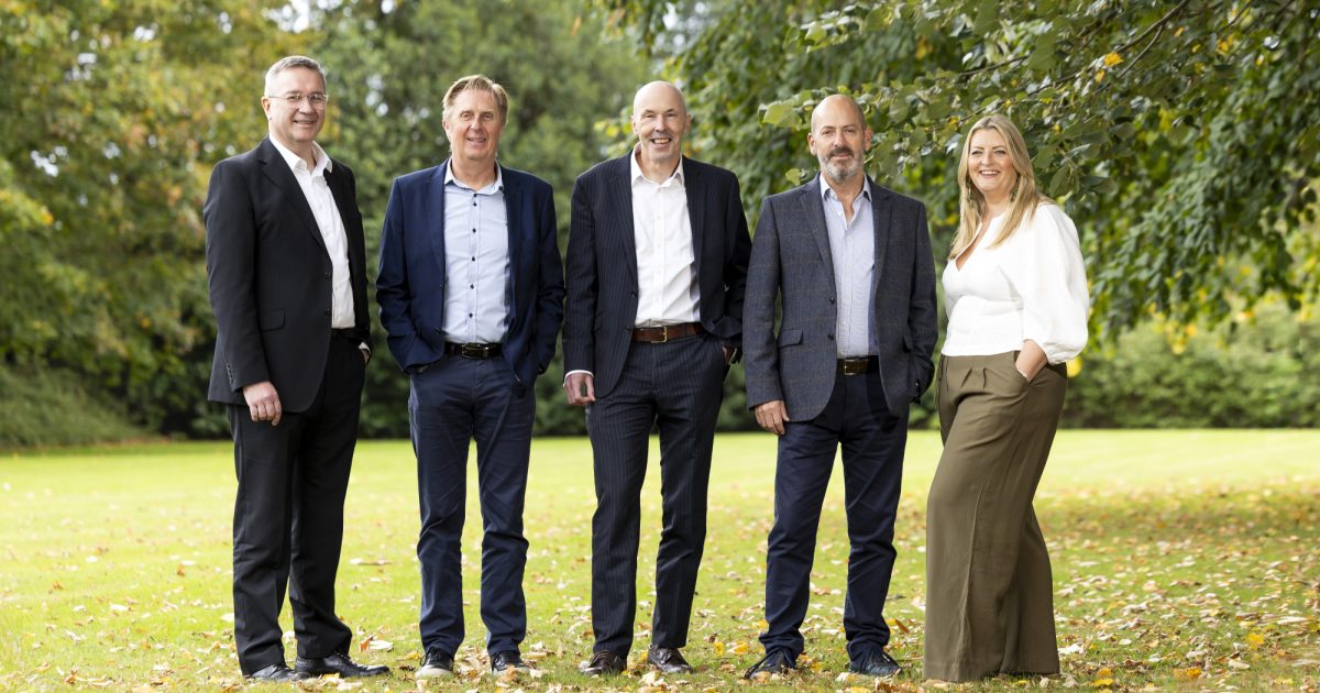 The aerospace sector also resorts to transferring ownership to the workers.