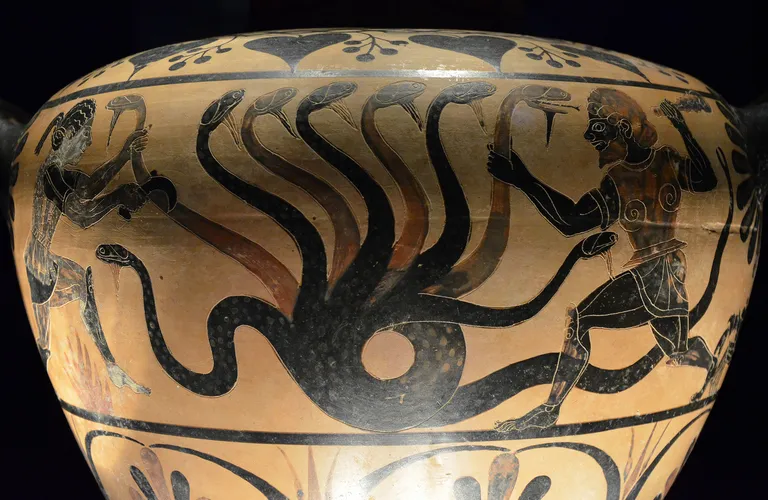 The hydra and the decadent empire
